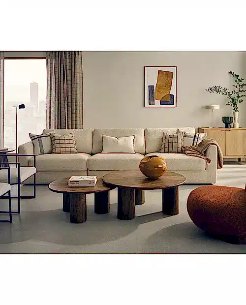 Modern salon dekorasyonunda kullanılan el yapımı ceviz ikili sehpa seti